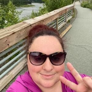 Meet your Posher, Caitlin